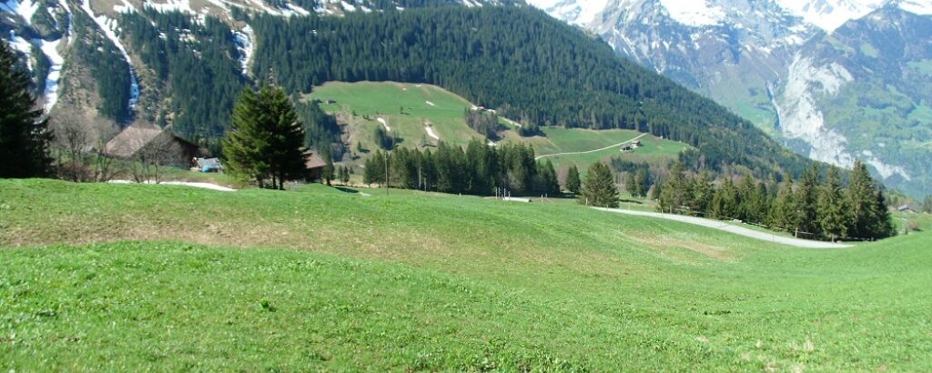 Uris Sonnenterrasse inmitten der Urner Bergwelt