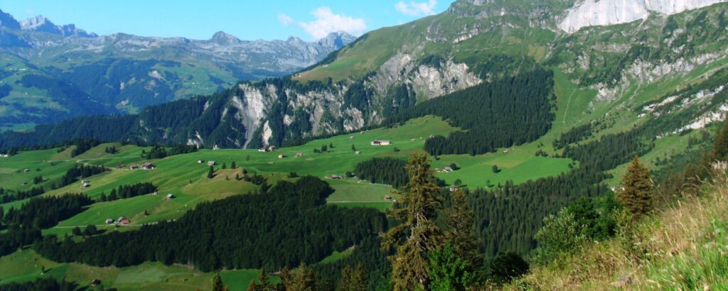 Uris Sonnenterrasse inmitten der Urner Bergwelt
